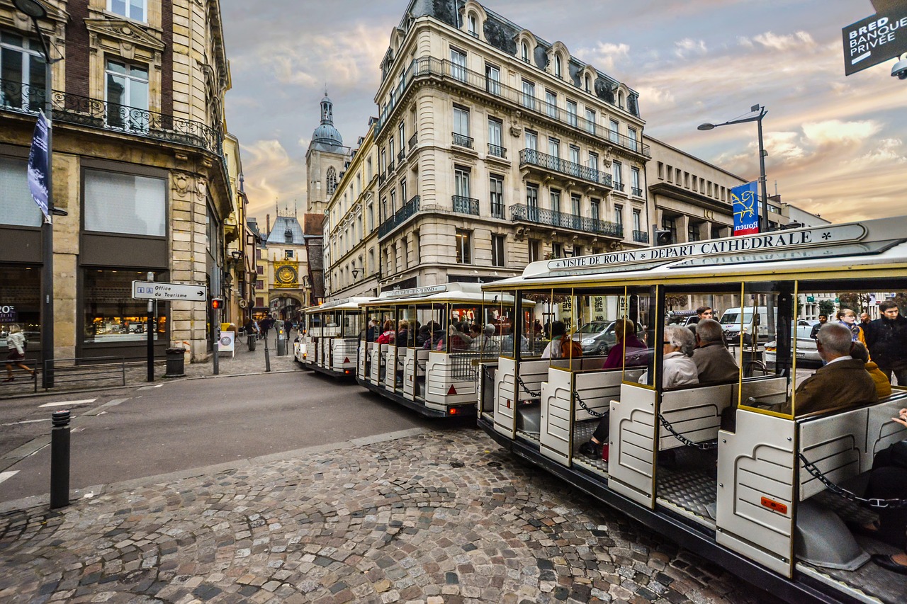 Around the Hotel Cardinal*** | Rouen | Official Site